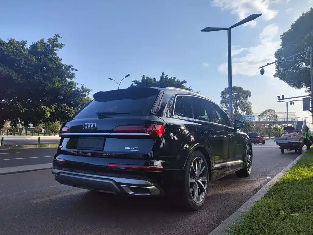 Audi Q7 2021 из CN, фото 6