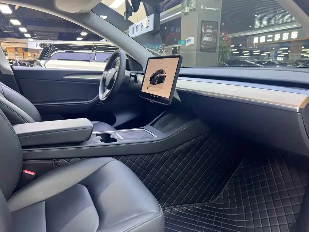Tesla Model Y — фото 7