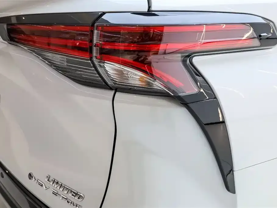 Toyota Sienna 2025 из CN, фото 3
