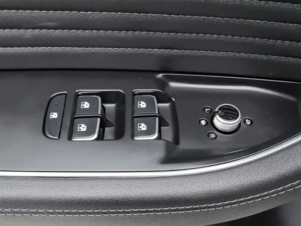 Hongqi HS5 2024 из CN, фото 8