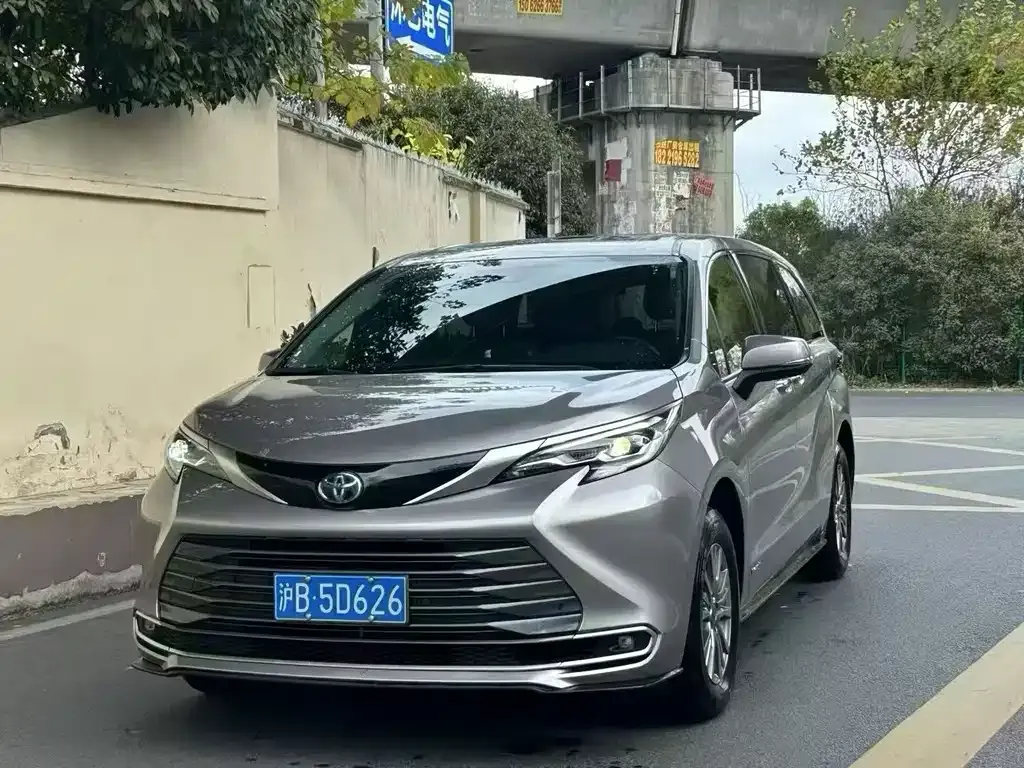 Toyota Sienna 2024 из CN, фото 3