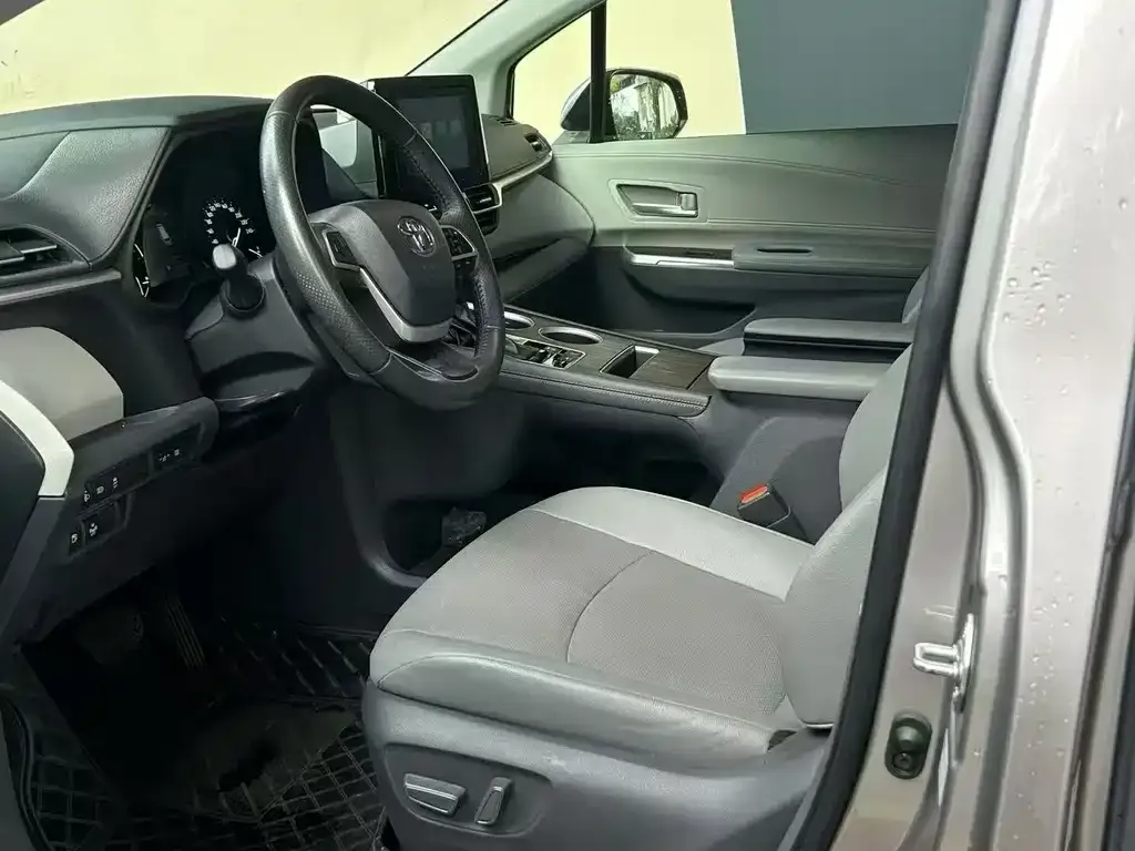 Toyota Sienna 2024 из CN, фото 4