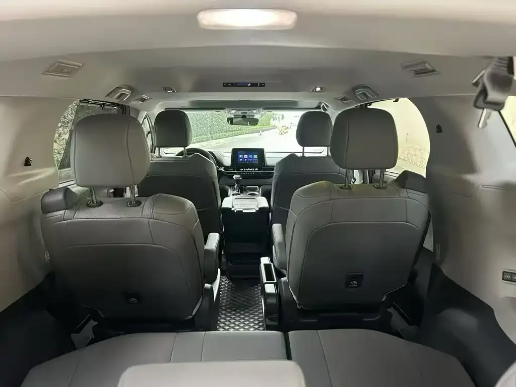 Toyota Sienna 2024 из CN, фото 2