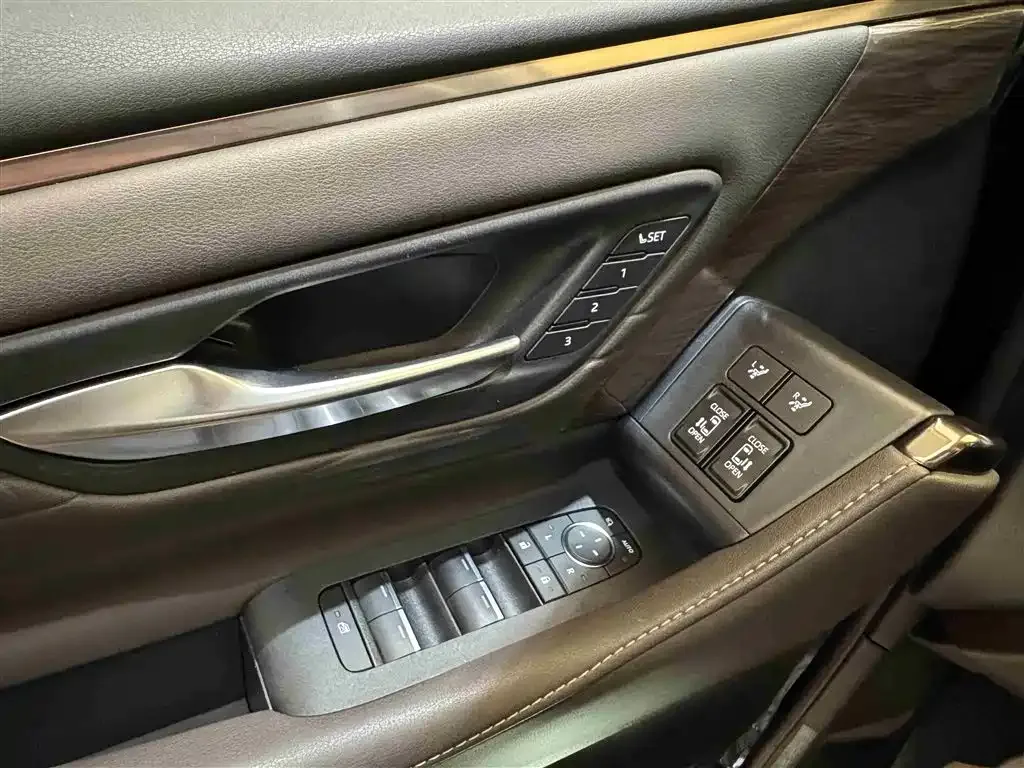 Toyota Vellfire 2024 из CN, фото 2