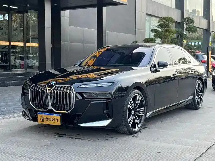 BMW 7 Series 2023 из CN, фото 1