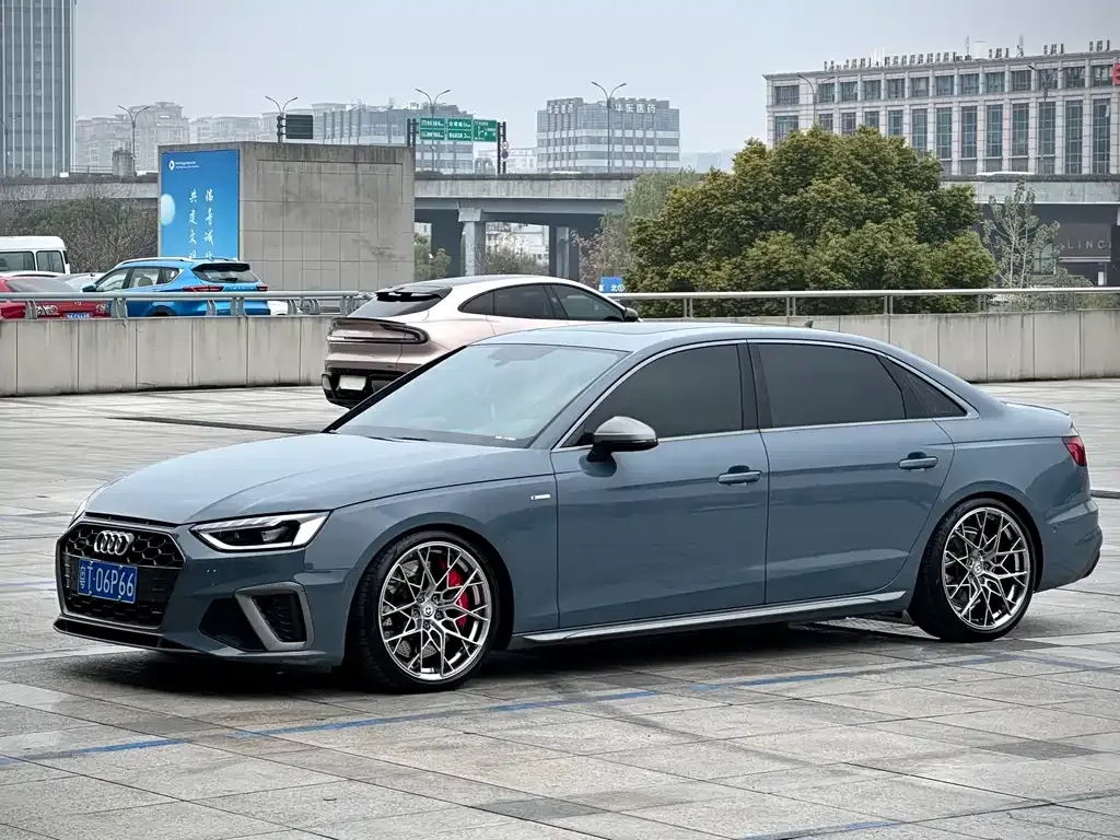 Audi A4L 2023 из CN, фото 1