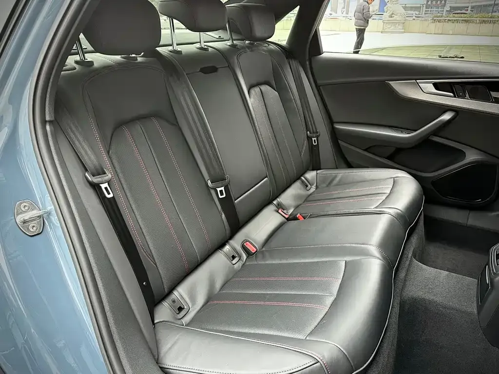 Audi A4L 2023 из CN, фото 6