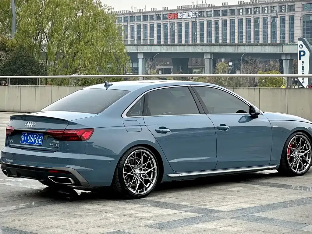 Audi A4L 2023 из CN, фото 4