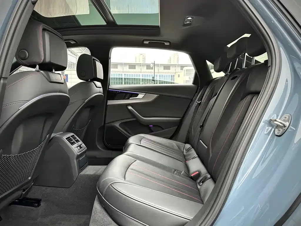Audi A4L 2023 из CN, фото 9
