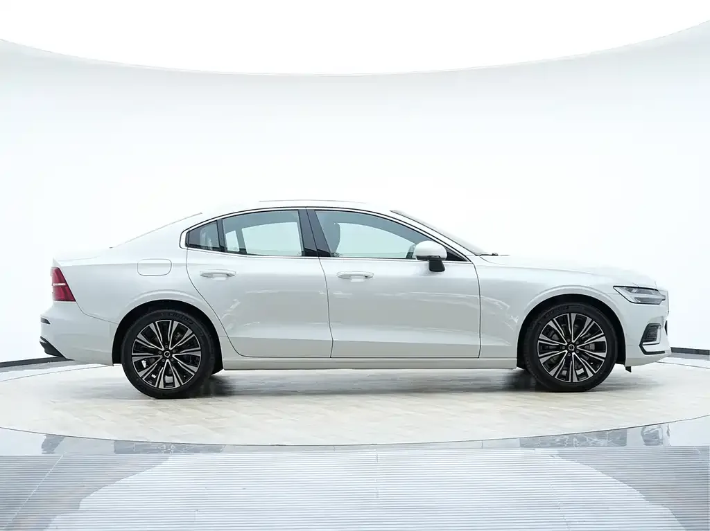 Volvo S60 2026 из CN, фото 5