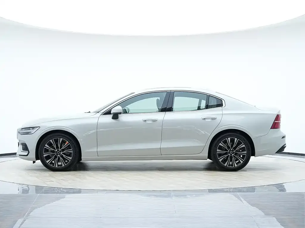 Volvo S60 2026 из CN, фото 4