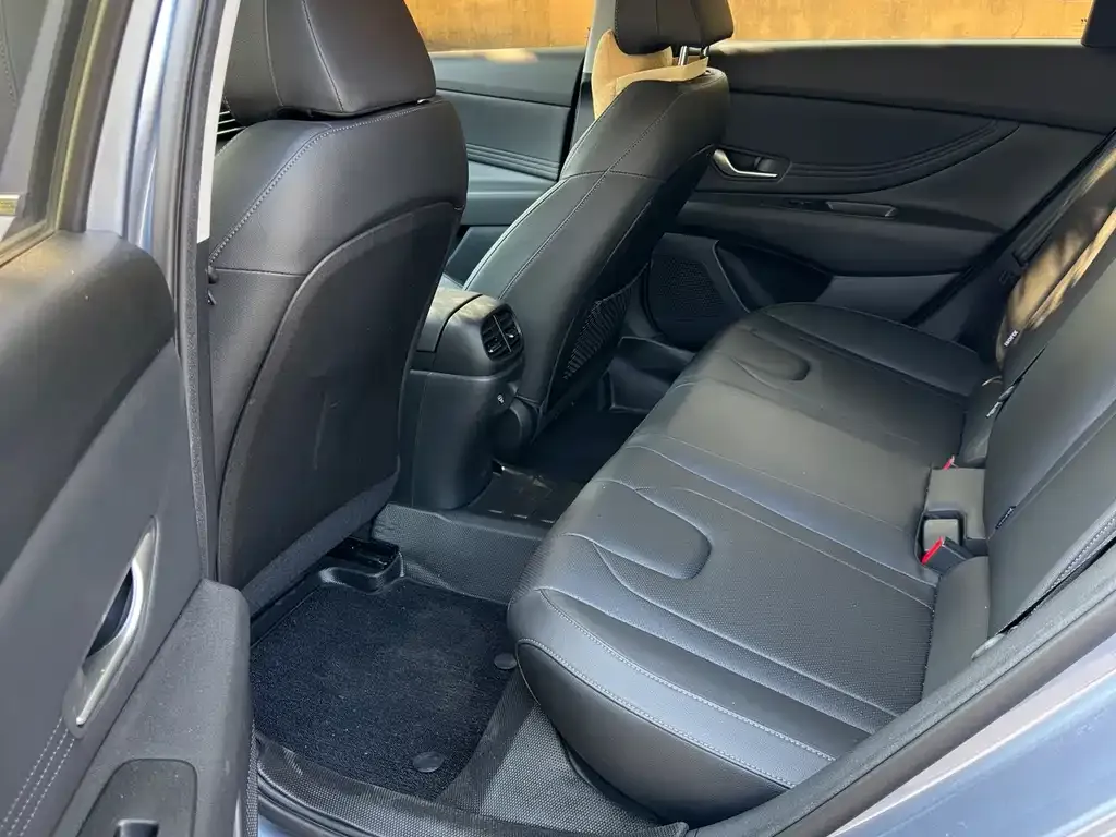 Hyundai Elantra 2024 из CN, фото 3