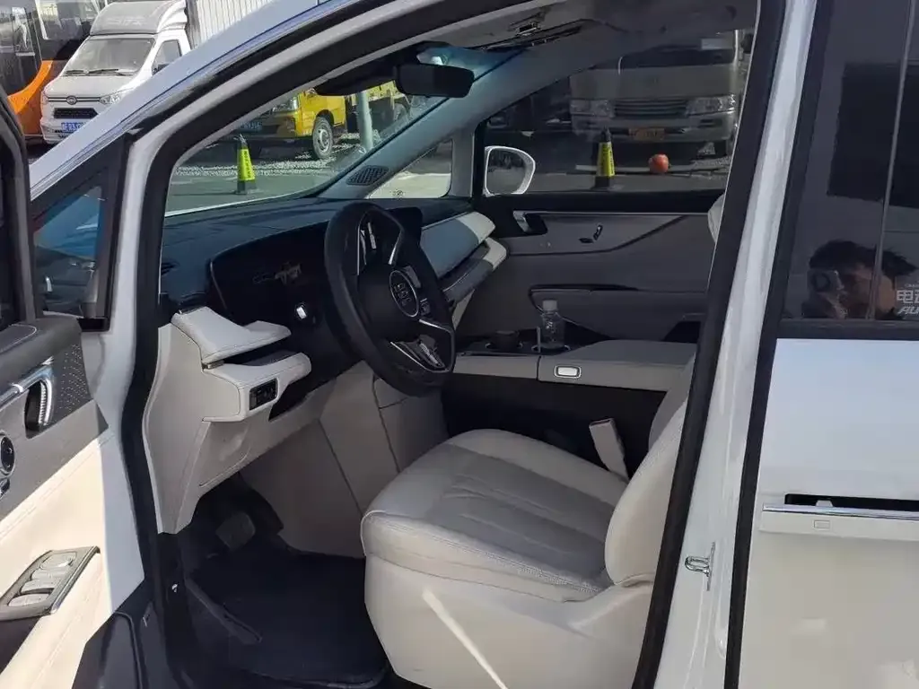 Buick GL8 Hybrid 2024 из CN, фото 5