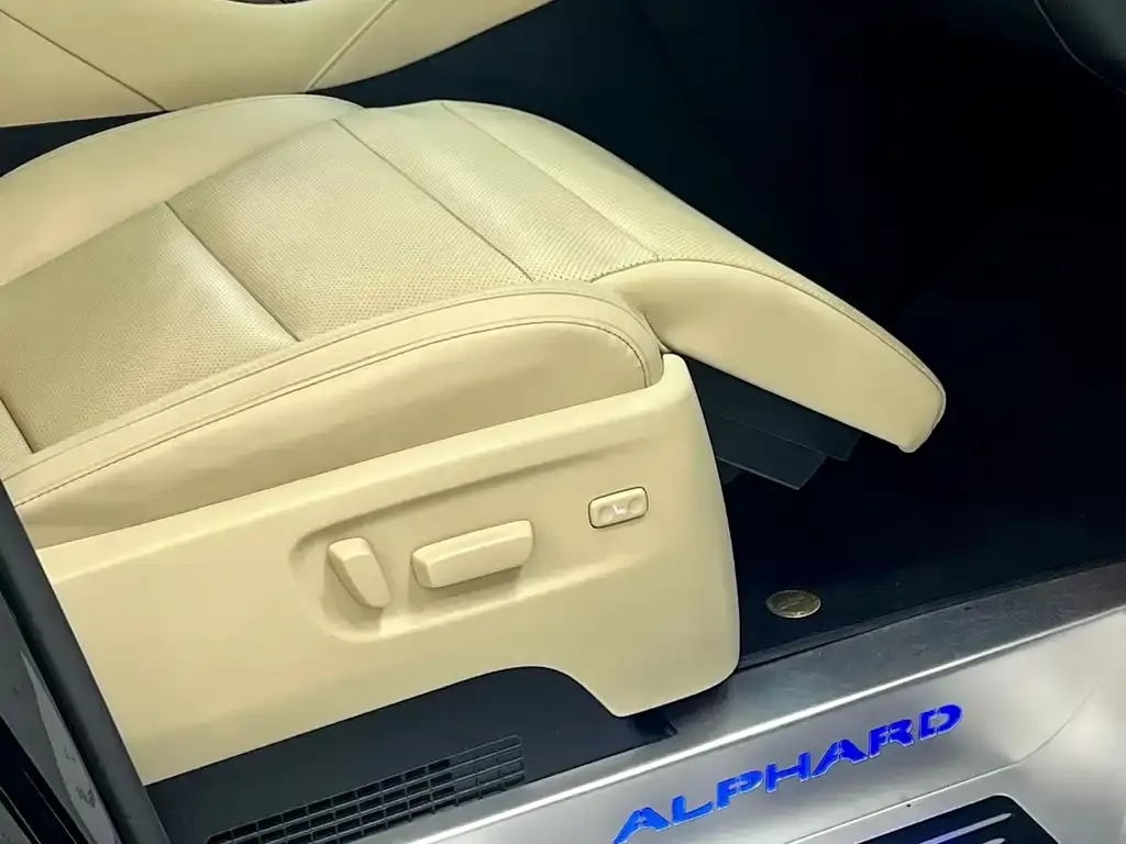 Toyota Alphard 2021 из CN, фото 3