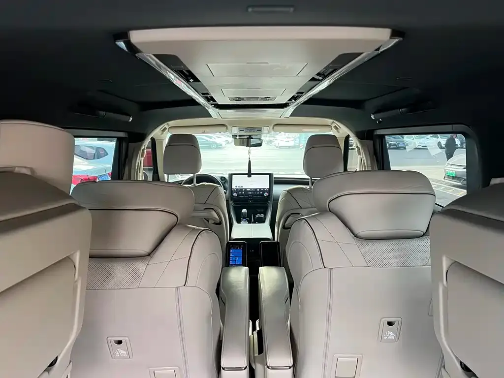 Toyota Vellfire 2024 из CN, фото 4