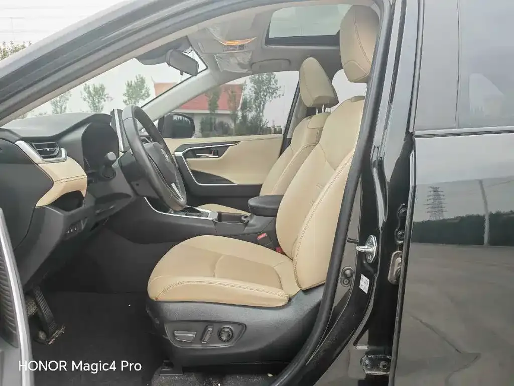 Toyota RAV4 2023 из CN, фото 7