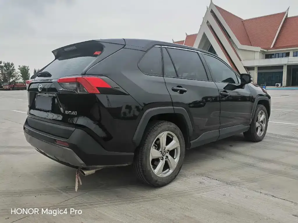 Toyota RAV4 2023 из CN, фото 2