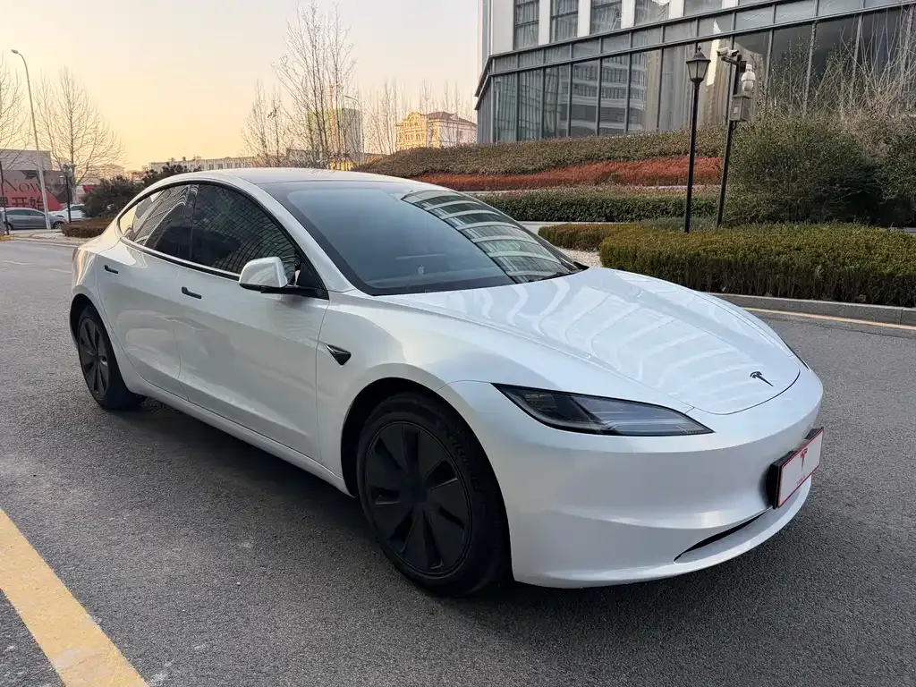 Tesla Model 3 — фото 4
