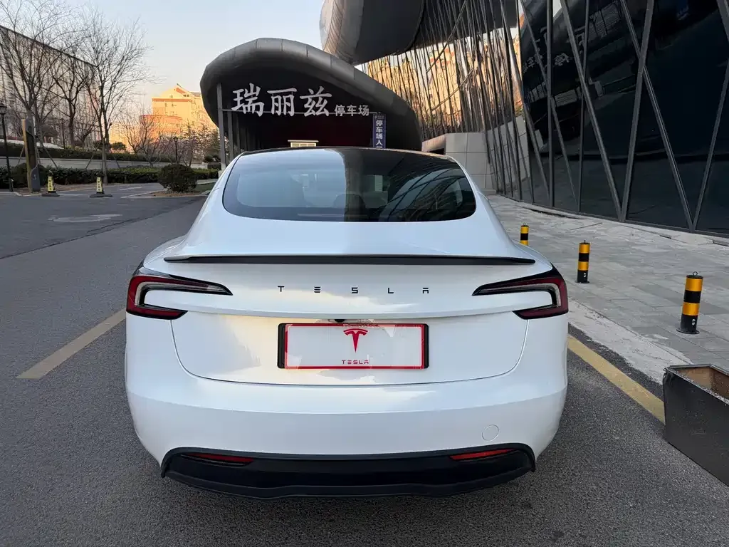 Tesla Model 3 — фото 7