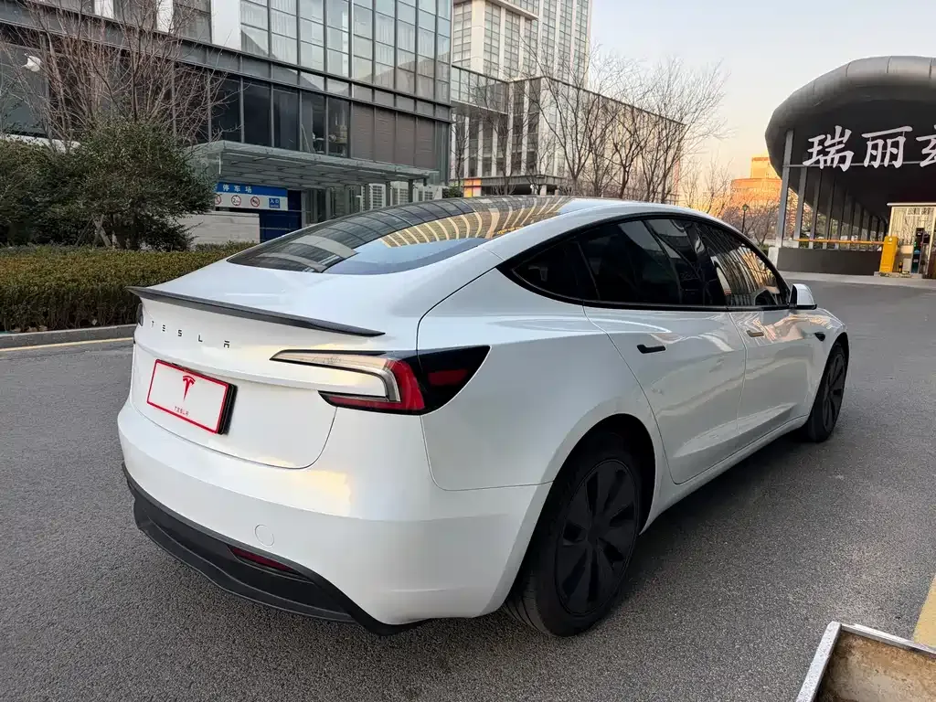 Tesla Model 3 — фото 5
