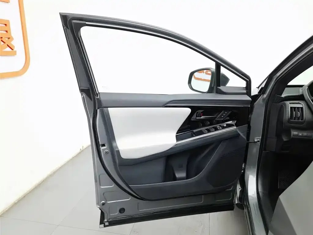 Toyota bZ4X 2022 из CN, фото 8