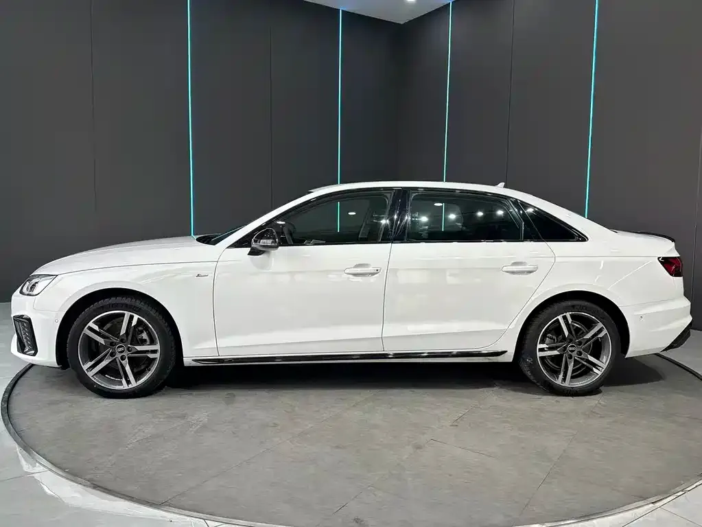 Audi A4L 2023 из CN, фото 4