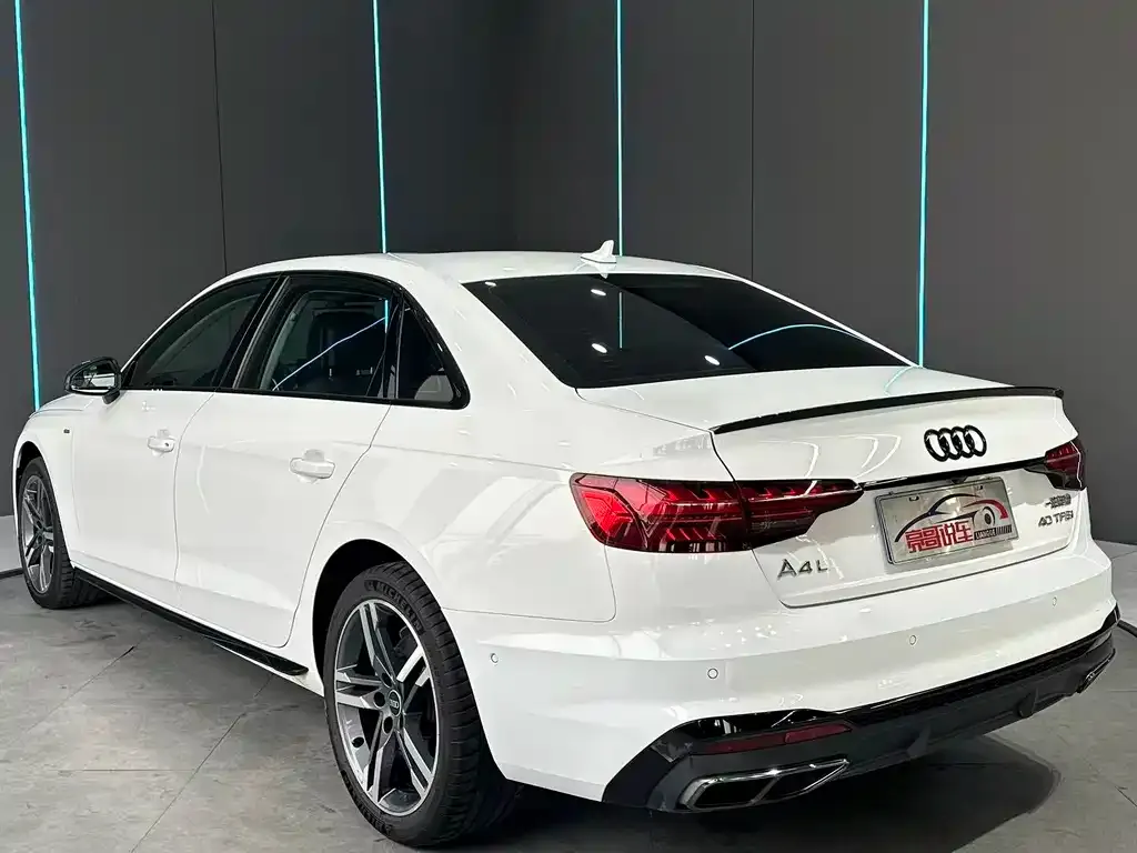 Audi A4L 2023 из CN, фото 3