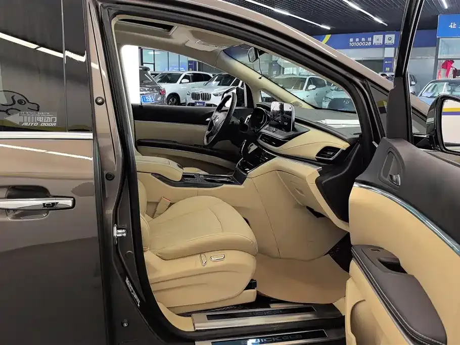 Buick GL8 2023 из CN, фото 8