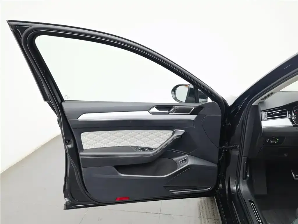 Volkswagen Magotan 2023 из CN, фото 8