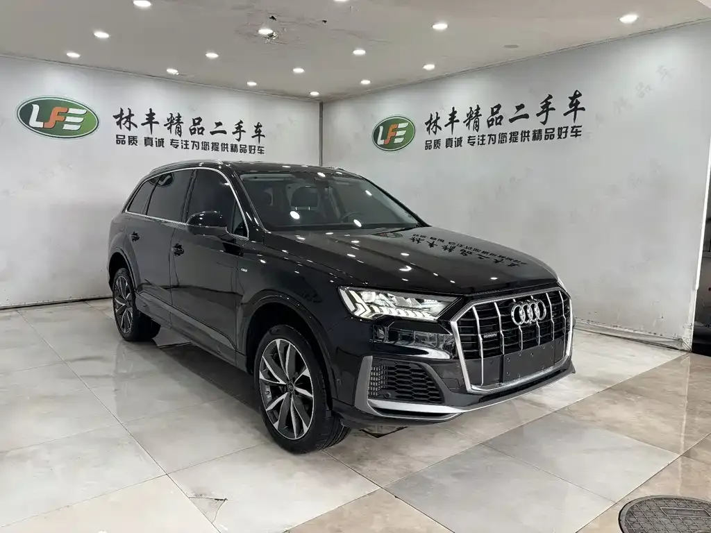Audi Q7 2024 из CN, фото 10