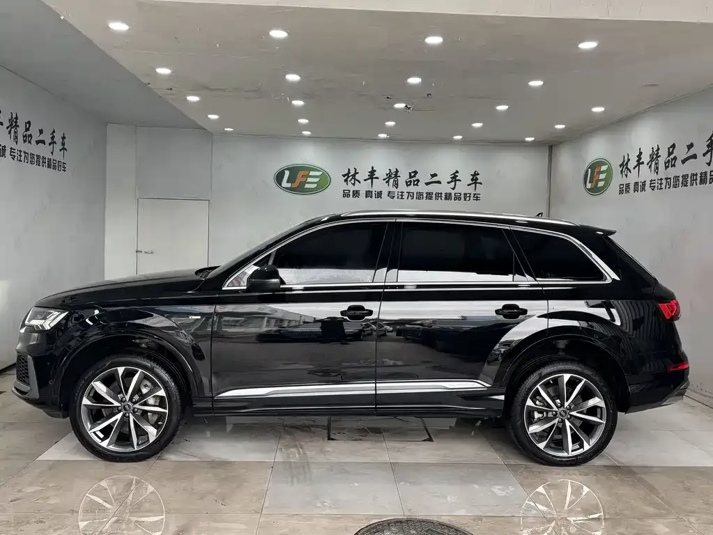 Audi Q7 2024 из CN, фото 3