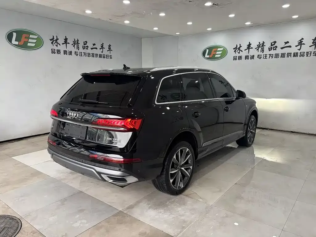 Audi Q7 2024 из CN, фото 7