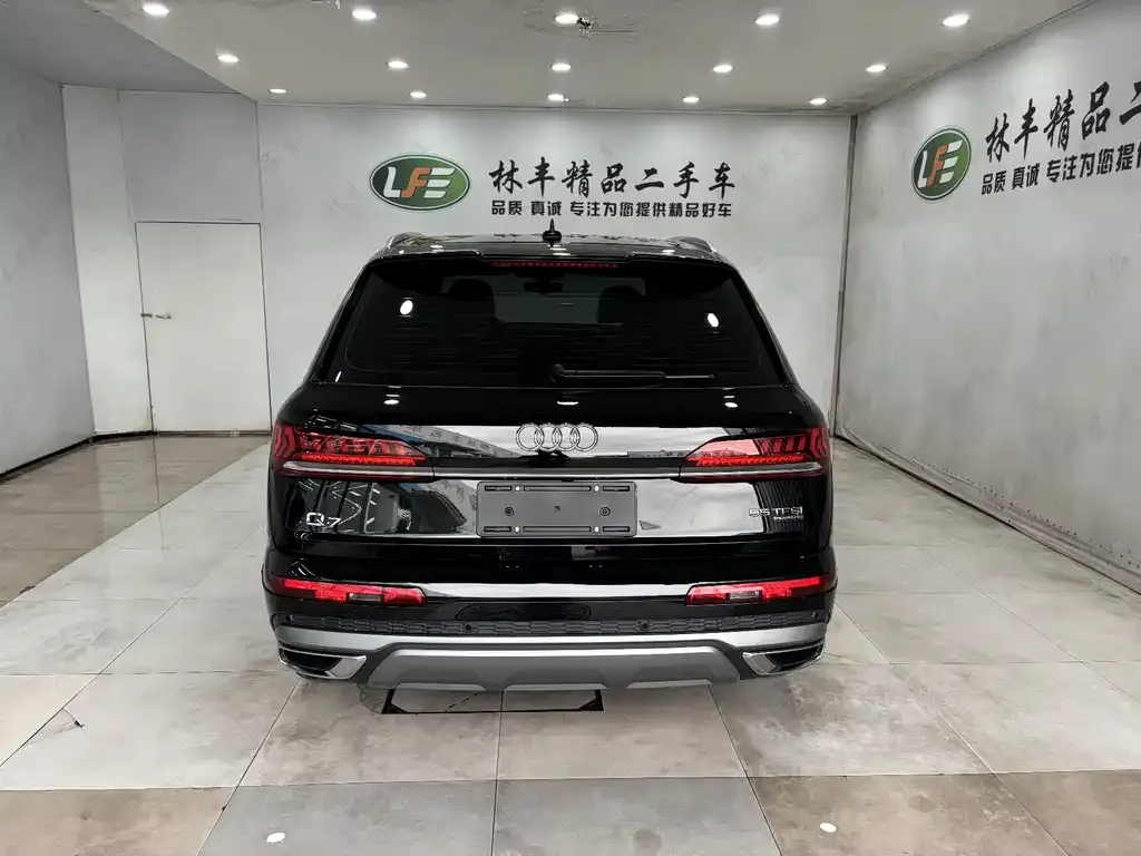 Audi Q7 2024 из CN, фото 8