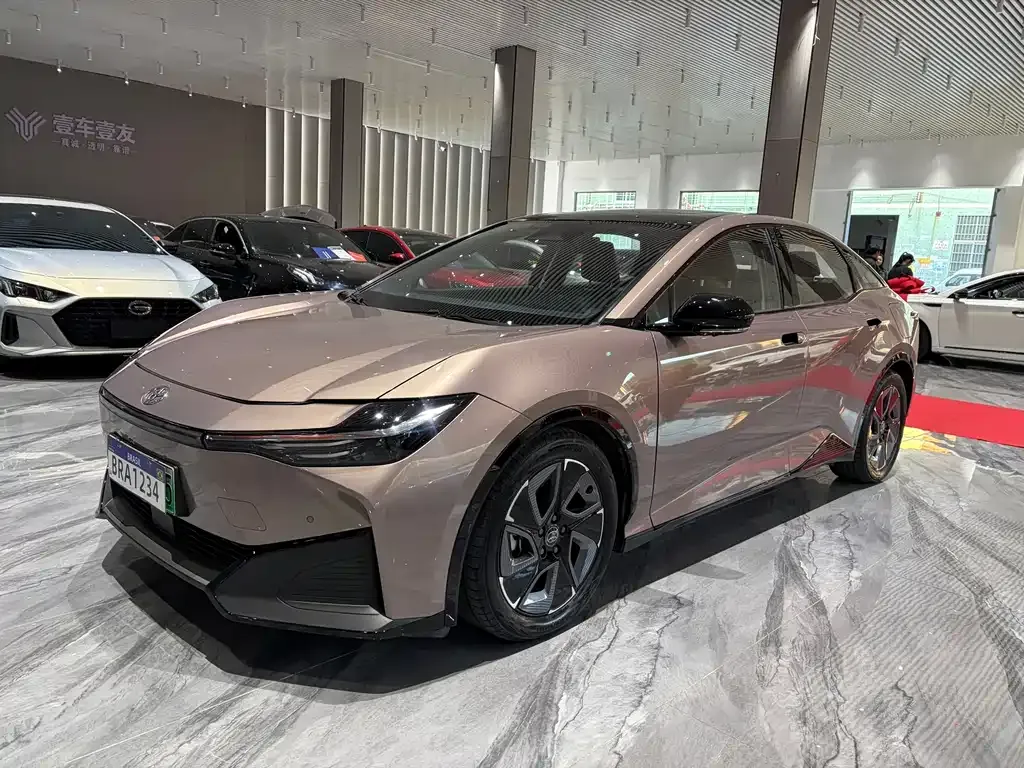 Toyota bZ3 2023 из CN, фото 9