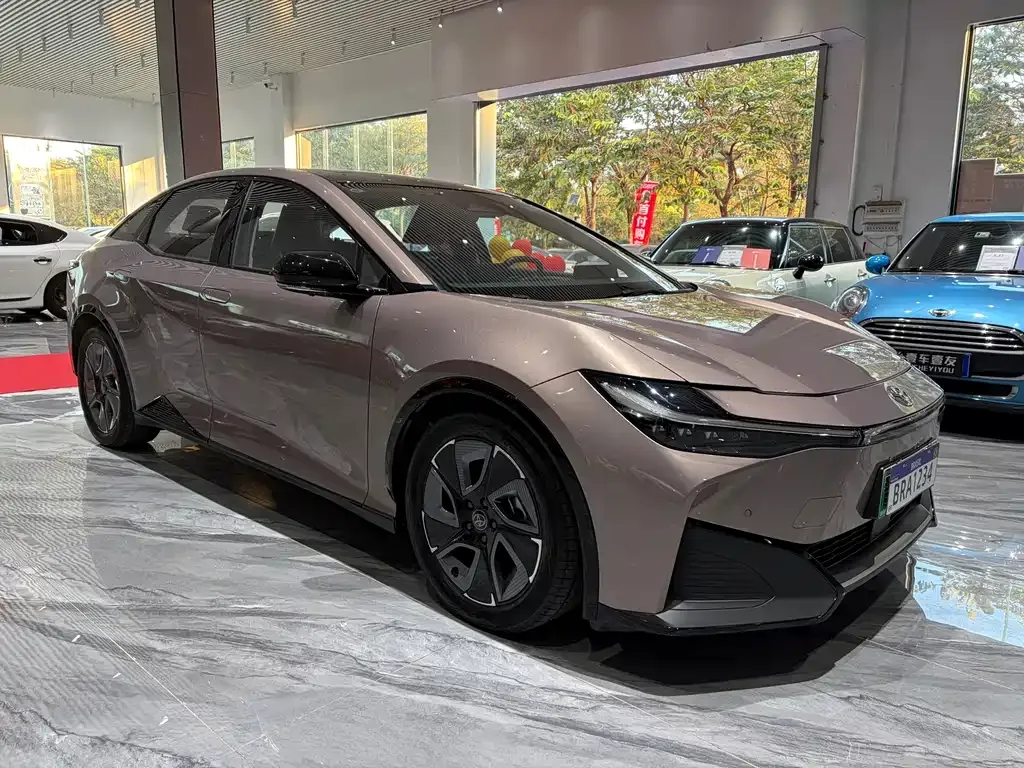 Toyota bZ3 2023 из CN, фото 6