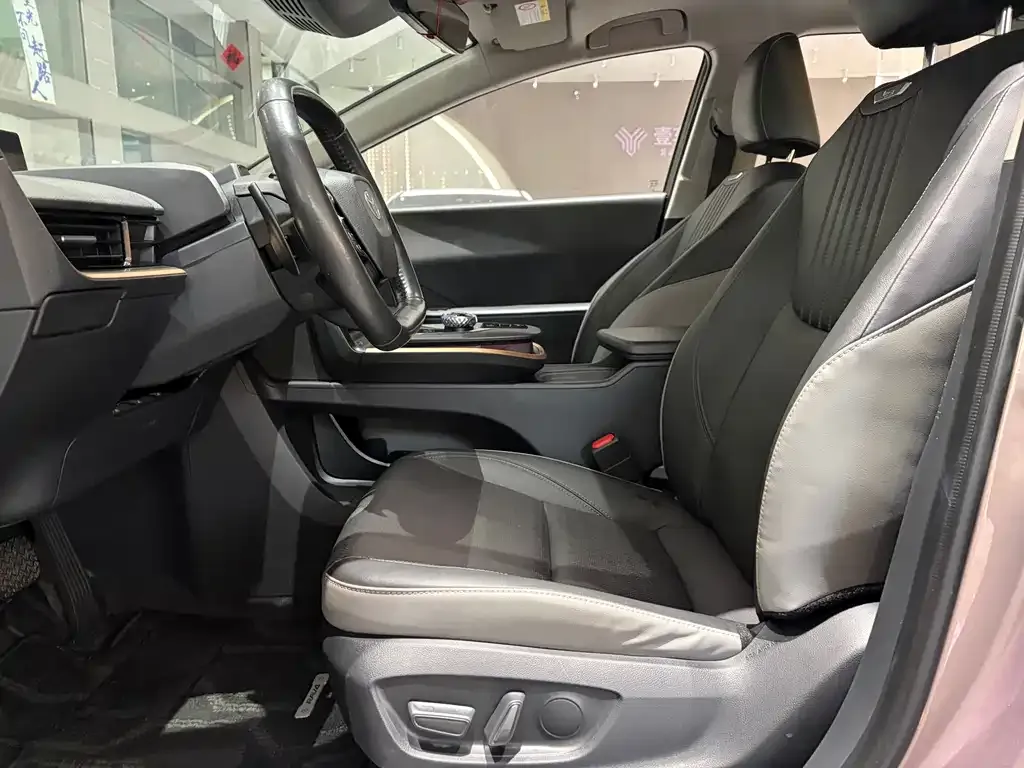 Toyota bZ3 2023 из CN, фото 4