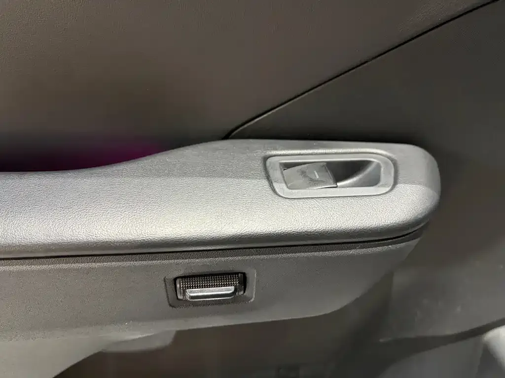 Toyota bZ3 2023 из CN, фото 10