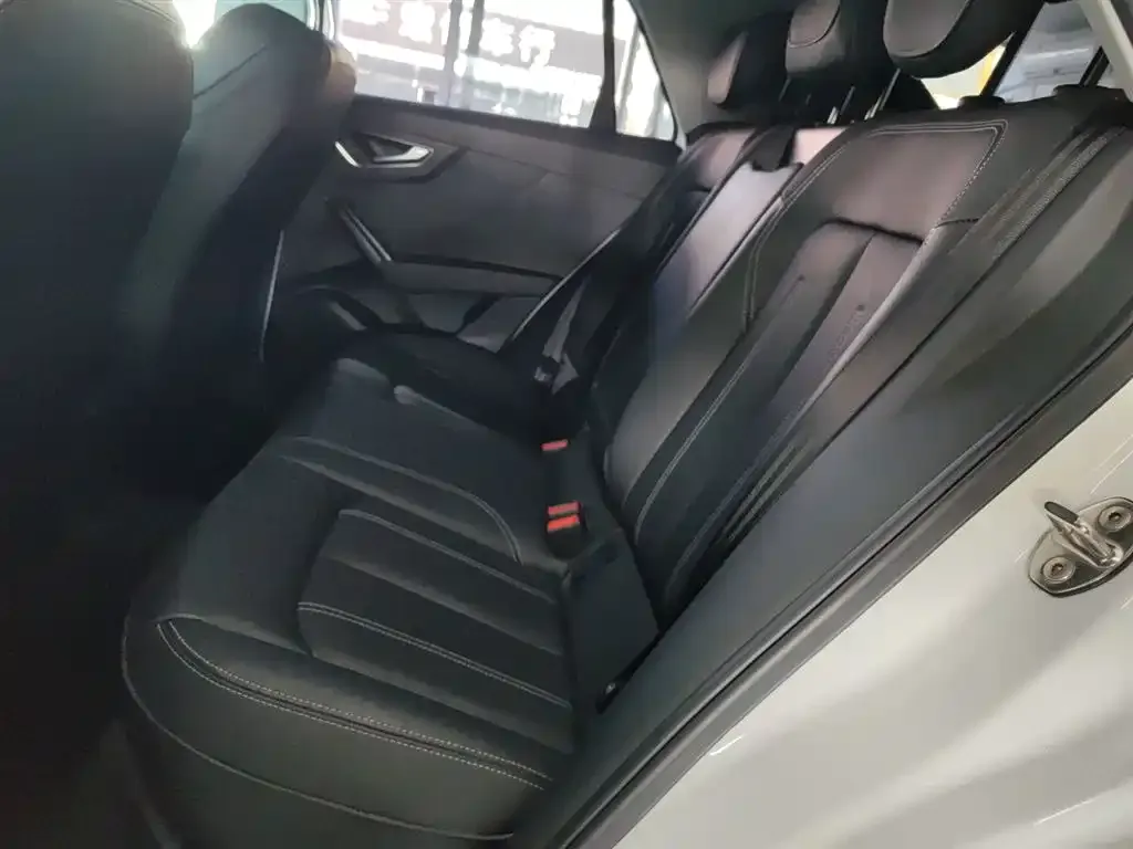 Audi Q2L 2023 из CN, фото 2