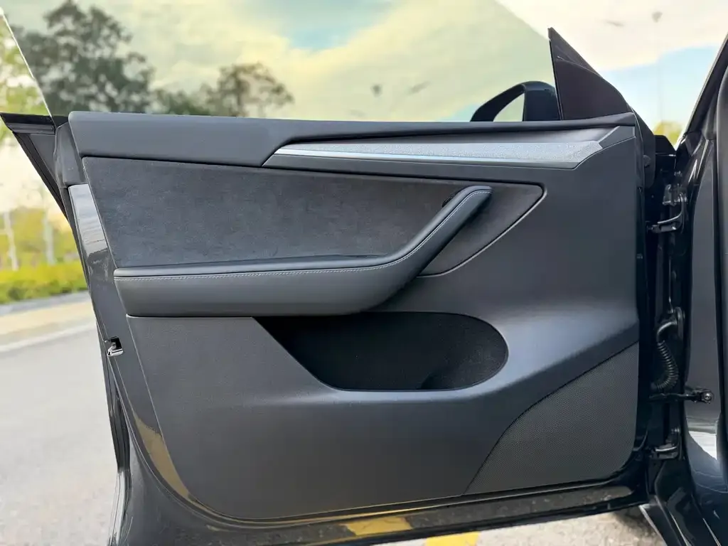 Tesla Model Y 2025 из CN, фото 3