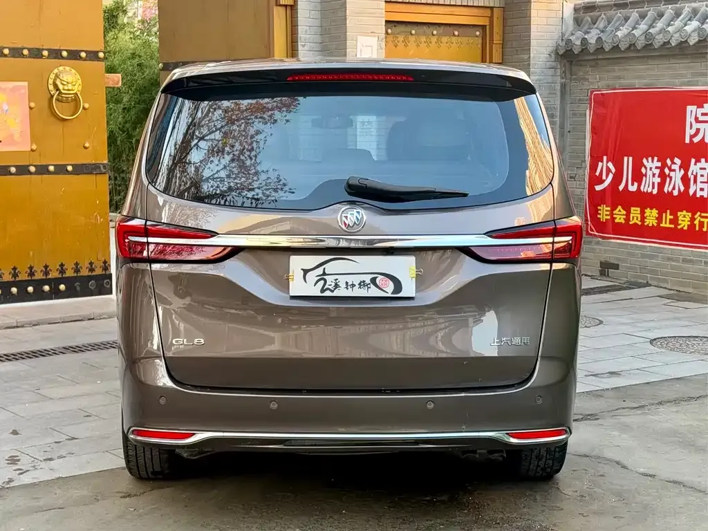 Buick GL8 2023 из CN, фото 3