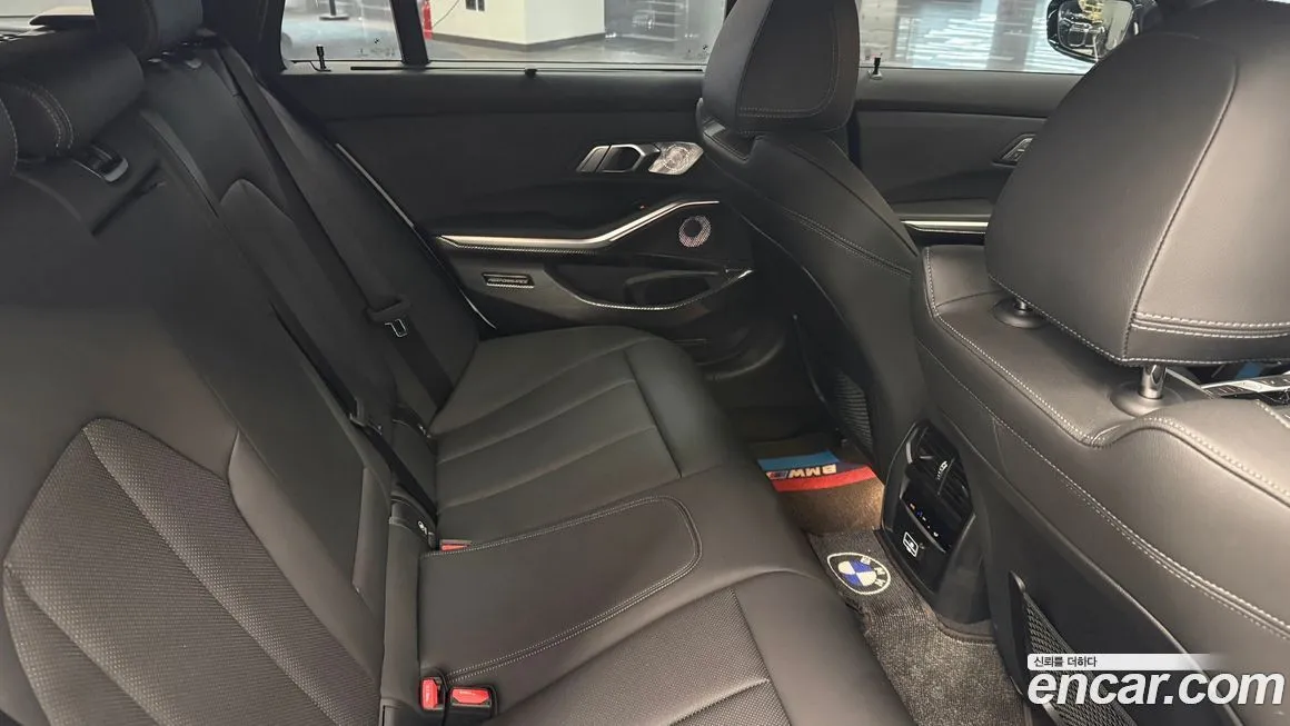 BMW 3-Series 2023 из KR, фото 3