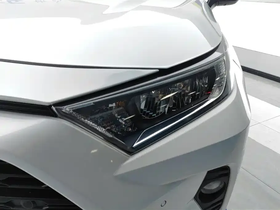 Toyota RAV4 2023 из CN, фото 2
