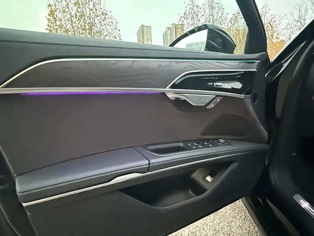 Audi A8 2024 из CN, фото 5