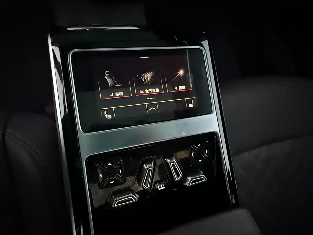 Audi A8 2024 из CN, фото 2