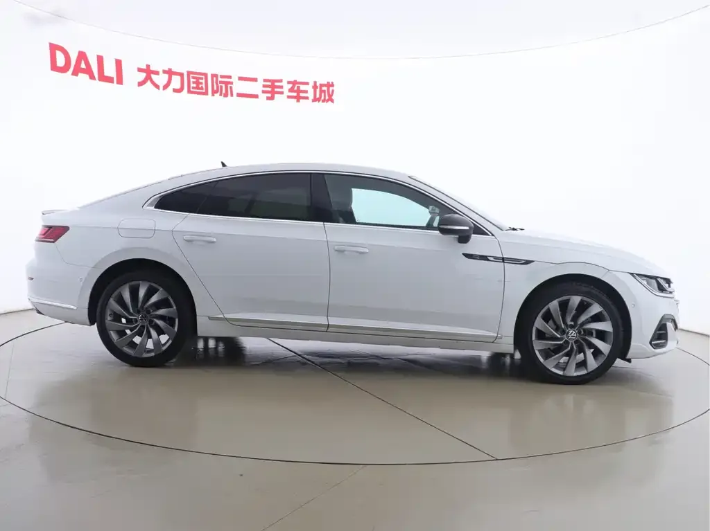 Volkswagen CC 2023 из CN, фото 2