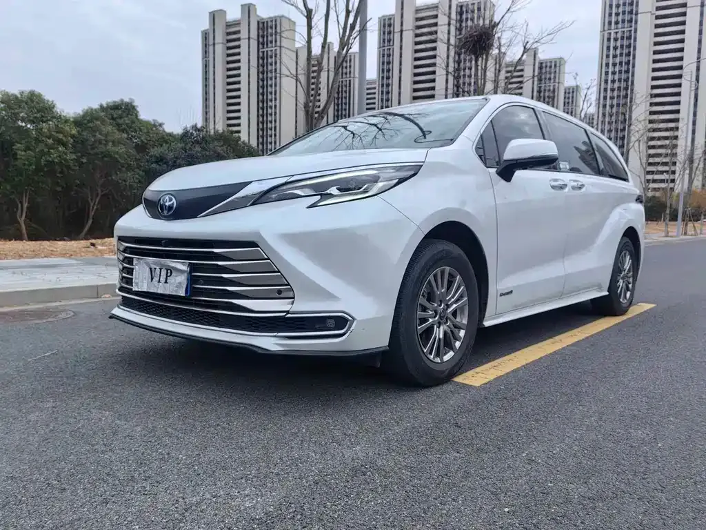 Toyota Sienna 2023 из CN, фото 1
