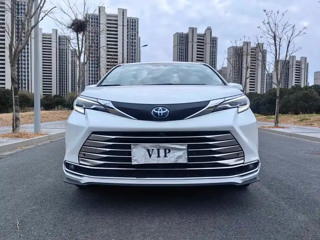 Toyota Sienna 2023 из CN, фото 5