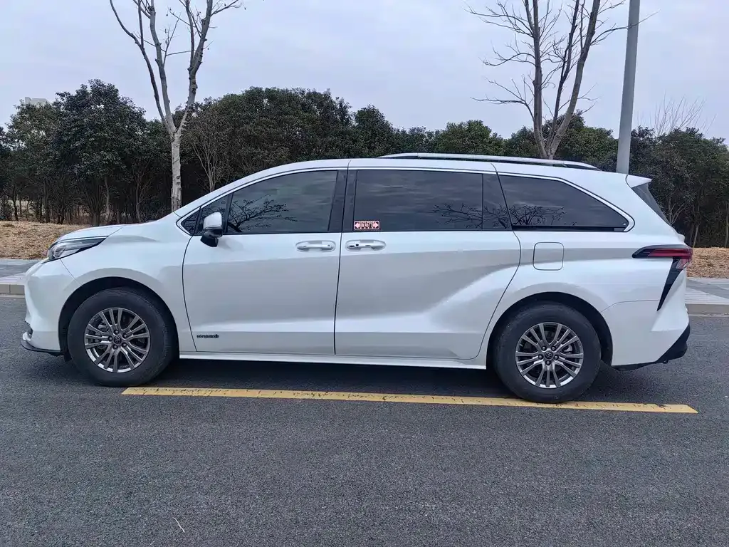 Toyota Sienna 2023 из CN, фото 6