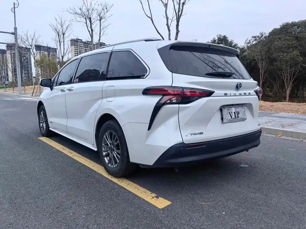 Toyota Sienna 2023 из CN, фото 4