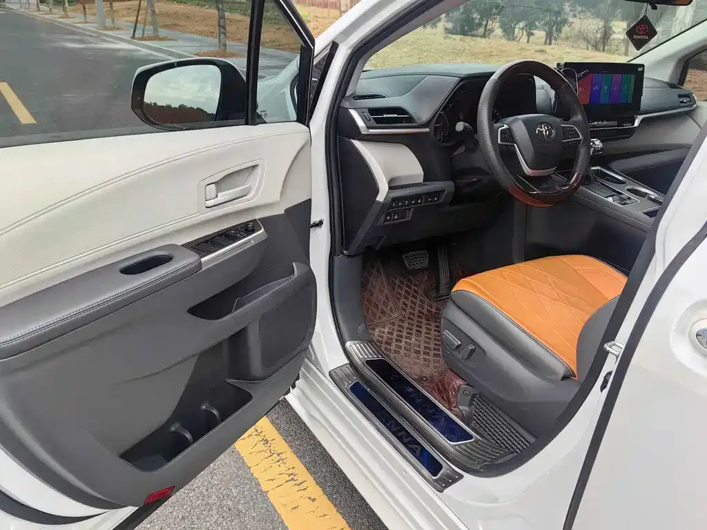 Toyota Sienna 2023 из CN, фото 10